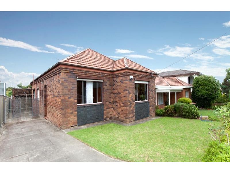 9 Dowset Road, Kingsgrove NSW 2208