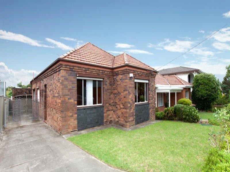 9 Dowset Road, Kingsgrove NSW 2208