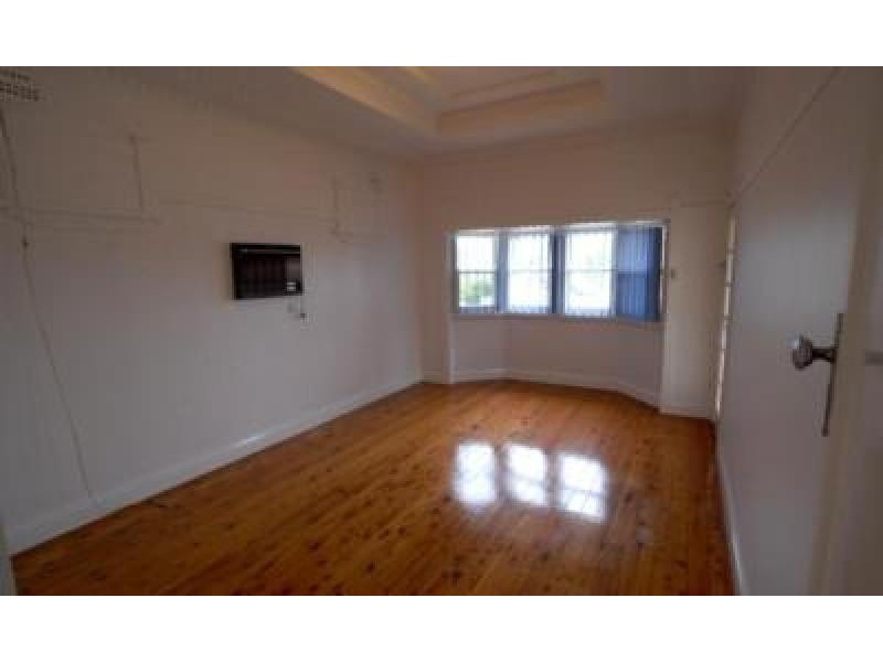 42 Amos Street, Westmead NSW 2145