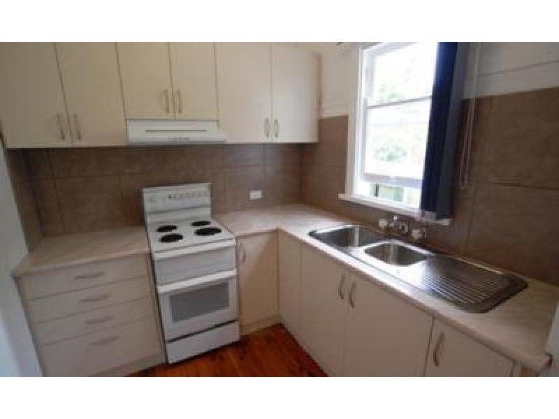 42 Amos Street, Westmead NSW 2145