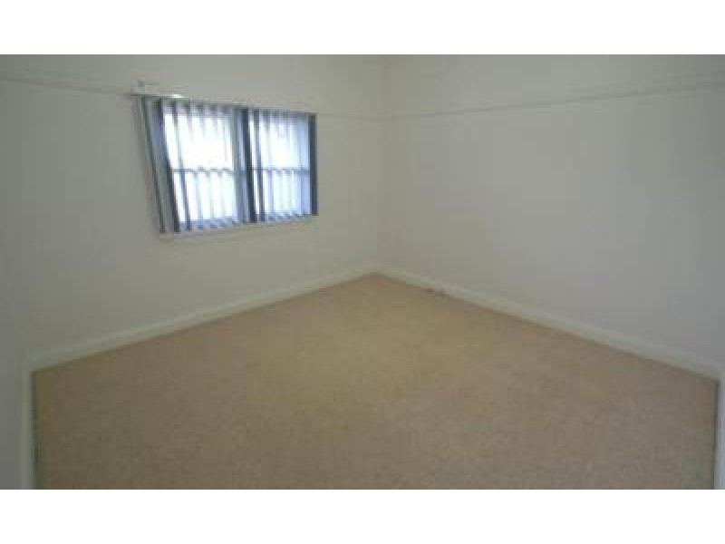 42 Amos Street, Westmead NSW 2145