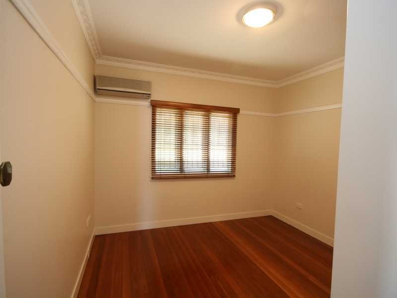 8 Deramore Street, Wavell Heights QLD 4012