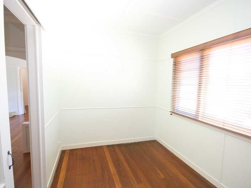 8 Deramore Street, Wavell Heights QLD 4012