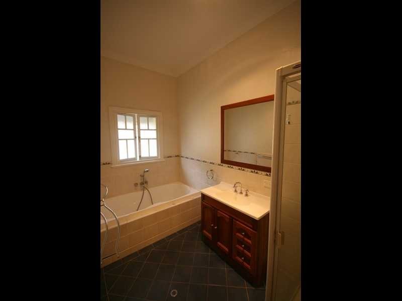 19 Cramond St, Wilston QLD 4051