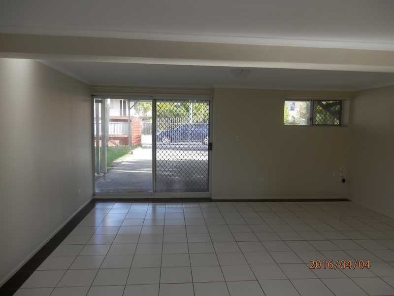 12 Maple Street, Kingston QLD 4114