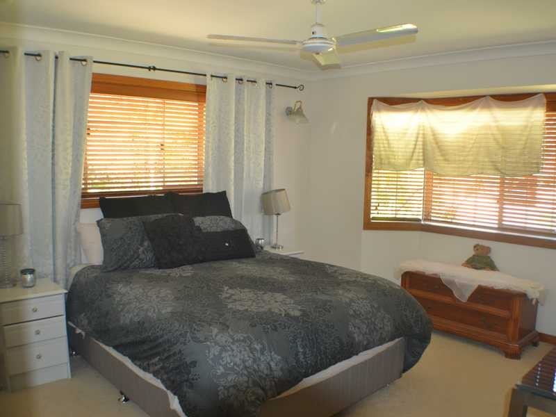 6 Lorikeet Street, Arana Hills QLD 4054