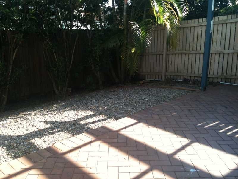 2/11 Renwick Street, Albion QLD 4010