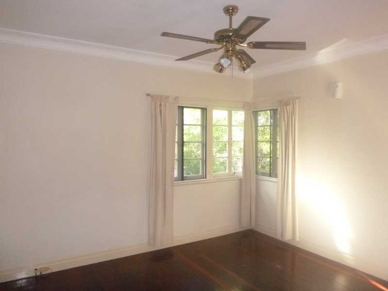 14 Chisholm St, Stafford Heights QLD 4053