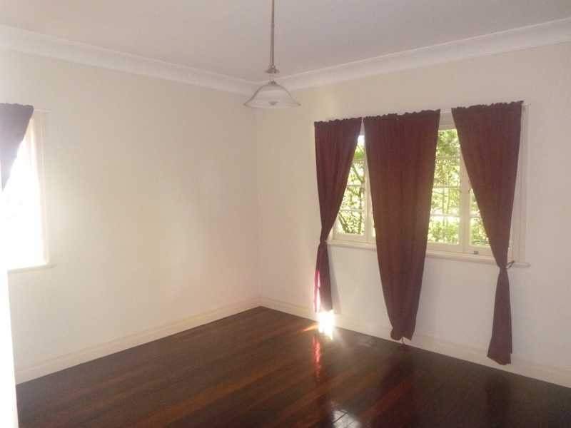 14 Chisholm St, Stafford Heights QLD 4053