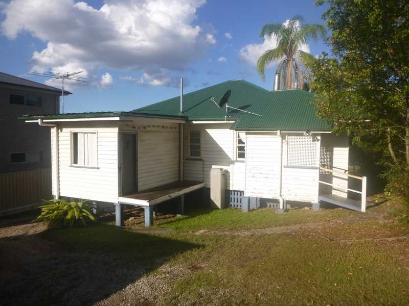 14 Chisholm St, Stafford Heights QLD 4053