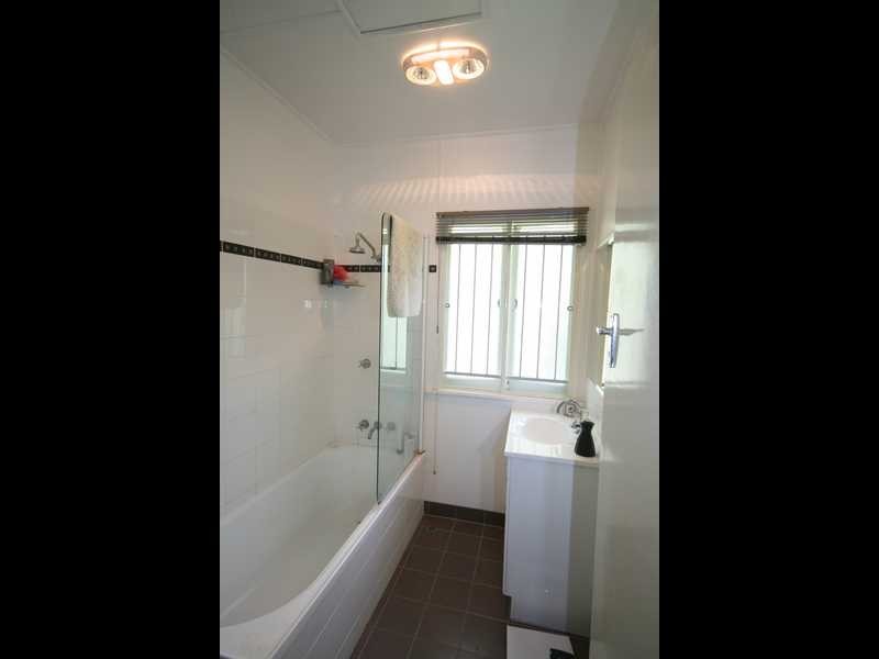 28 Kembla Street, Wavell Heights QLD 4012