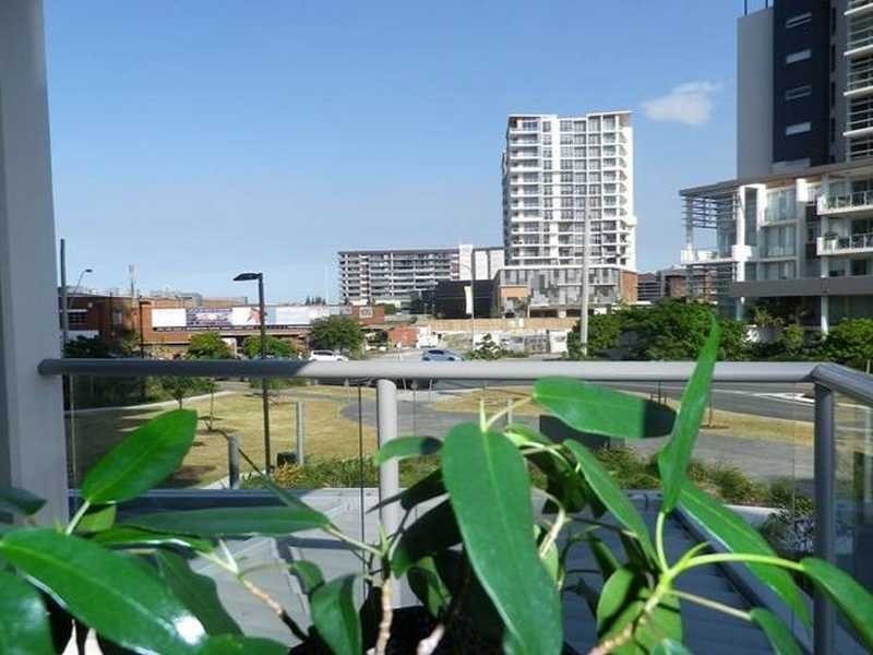 10114/8 Harbour Road, Hamilton QLD 4007