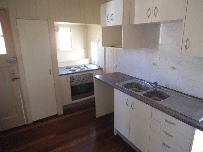 32 Mordant Street, Ascot QLD 4359