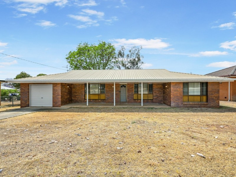 22 Werth, Oakey QLD 4401