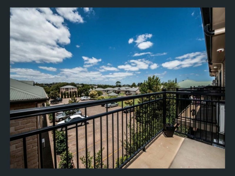 18 uniplaza court, Kearneys Spring QLD 4350