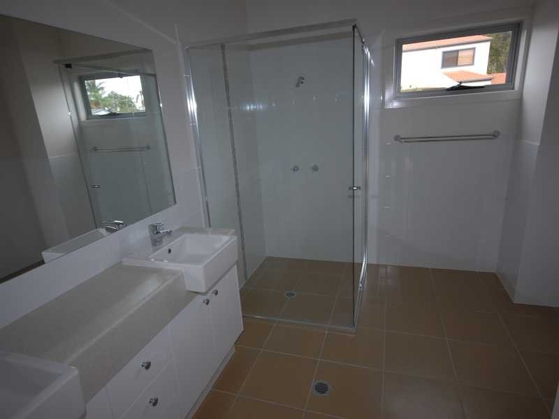 Unit 1 & 2/56 Sunshine Parade, Miami QLD 4220