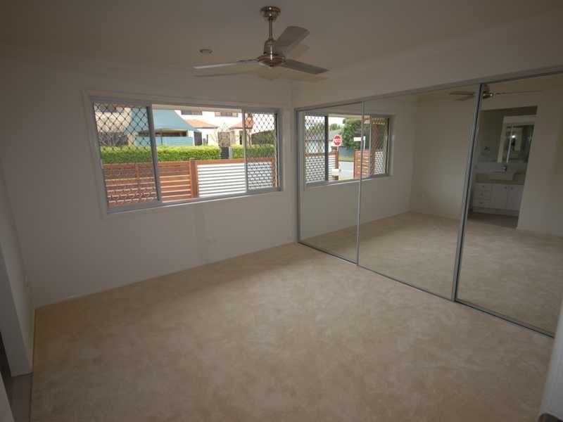 Unit 1 & 2/56 Sunshine Parade, Miami QLD 4220