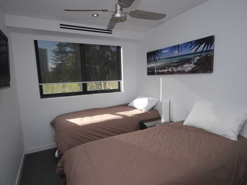 Unit 3/24 Goodwin Terrace, Burleigh Heads QLD 4220