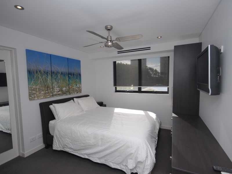 Unit 3/24 Goodwin Terrace, Burleigh Heads QLD 4220