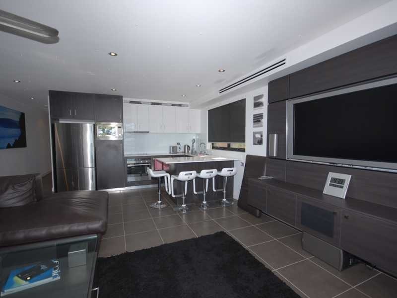 Unit 3/24 Goodwin Terrace, Burleigh Heads QLD 4220