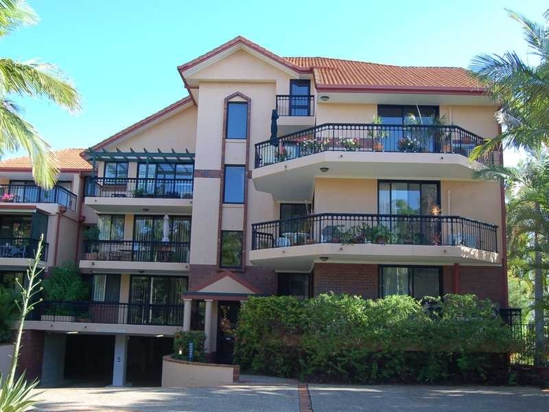 Unit 2/3-7 Eady Avenue, Broadbeach Waters QLD 4218