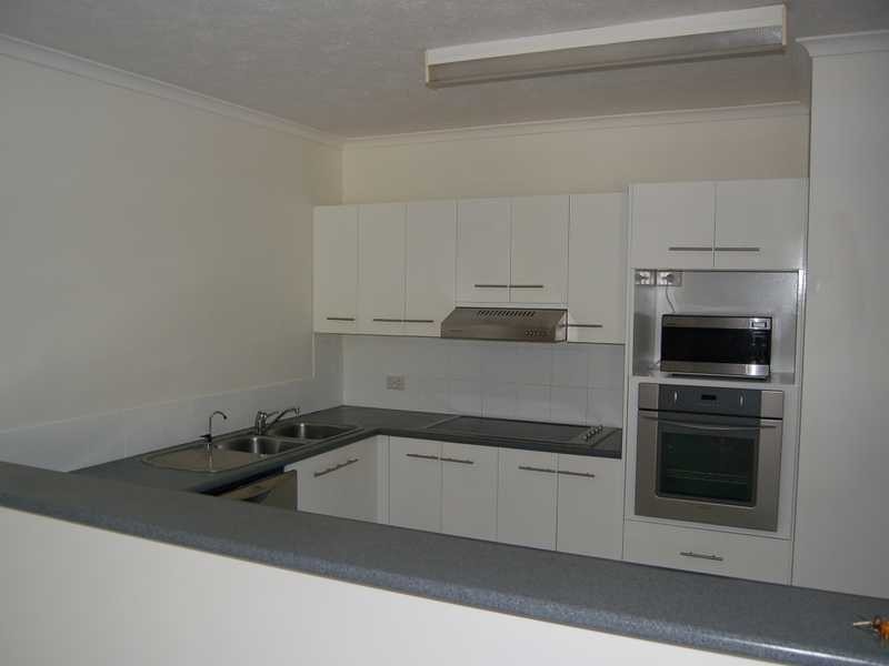 Unit 2/3-7 Eady Avenue, Broadbeach Waters QLD 4218