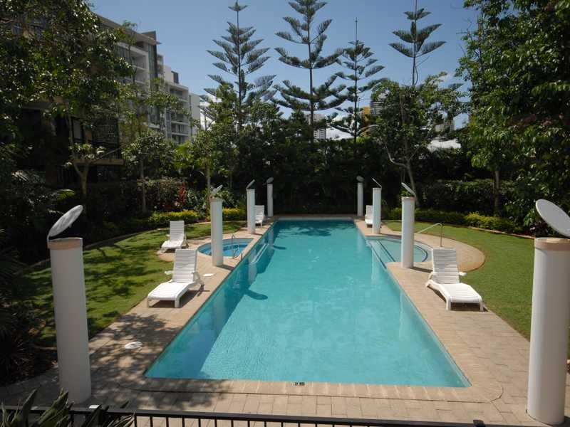 Unit 2/3-7 Eady Avenue, Broadbeach Waters QLD 4218