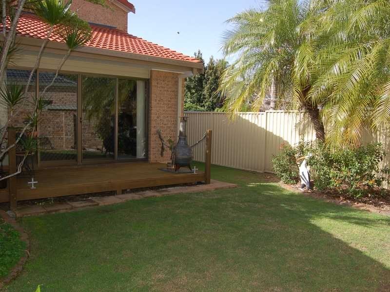 4 Ruff Court, Burleigh Waters QLD 4220