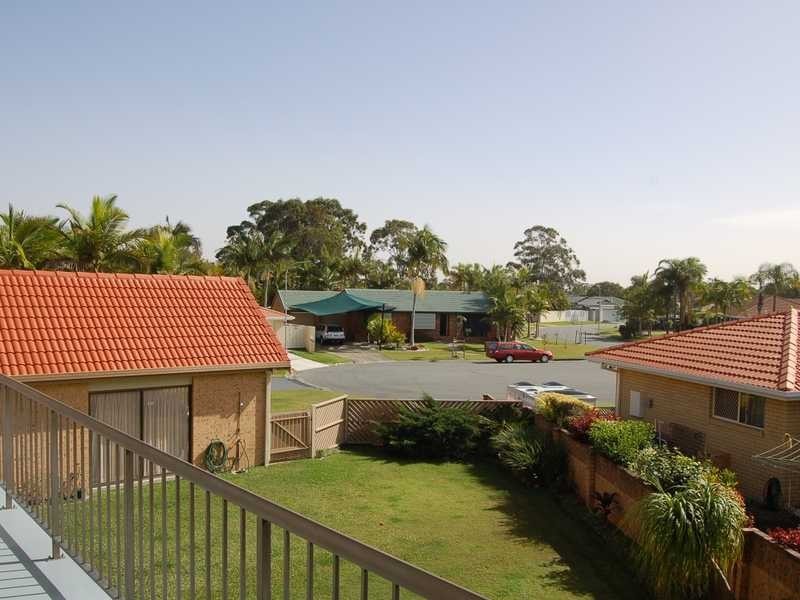 4 Ruff Court, Burleigh Waters QLD 4220
