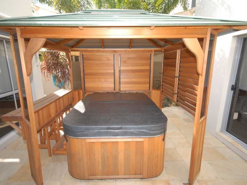 Unit 1/8 Acanthus Avenue, Burleigh Heads QLD 4220