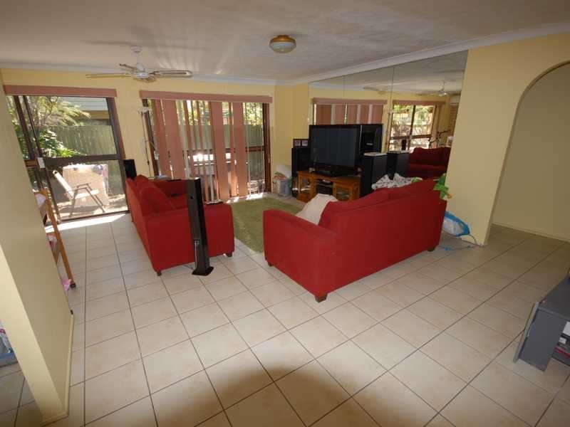 Unit 17/105 Christine Avenue, Burleigh Waters QLD 4220