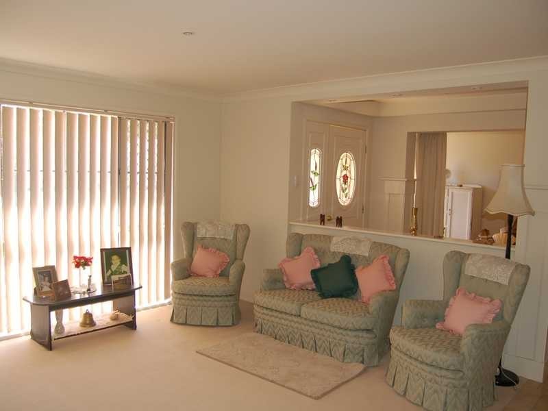 21 Beaconsfield Drive, Burleigh Waters QLD 4220