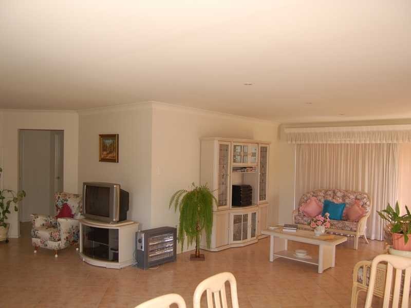 21 Beaconsfield Drive, Burleigh Waters QLD 4220