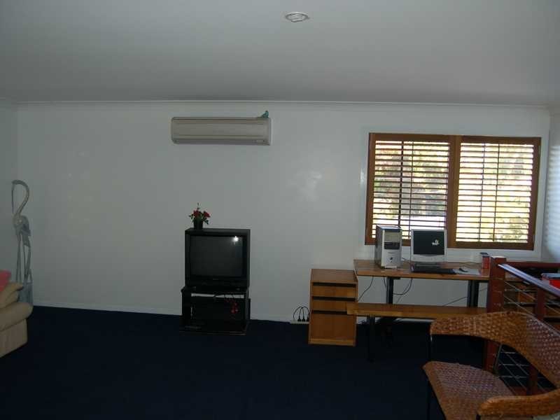 24 Page Pde, Burleigh Heads QLD 4220