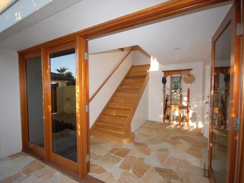 60 Acanthus Ave, Burleigh Heads QLD 4220