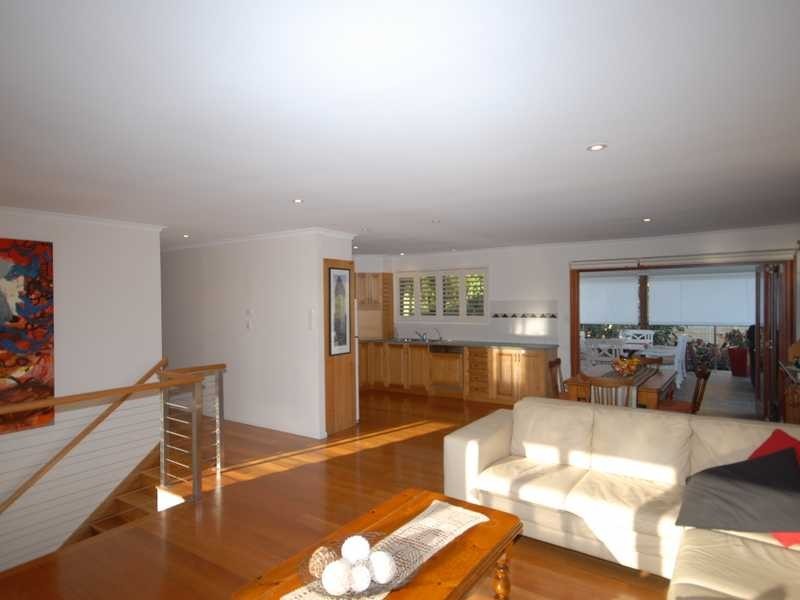 60 Acanthus Ave, Burleigh Heads QLD 4220