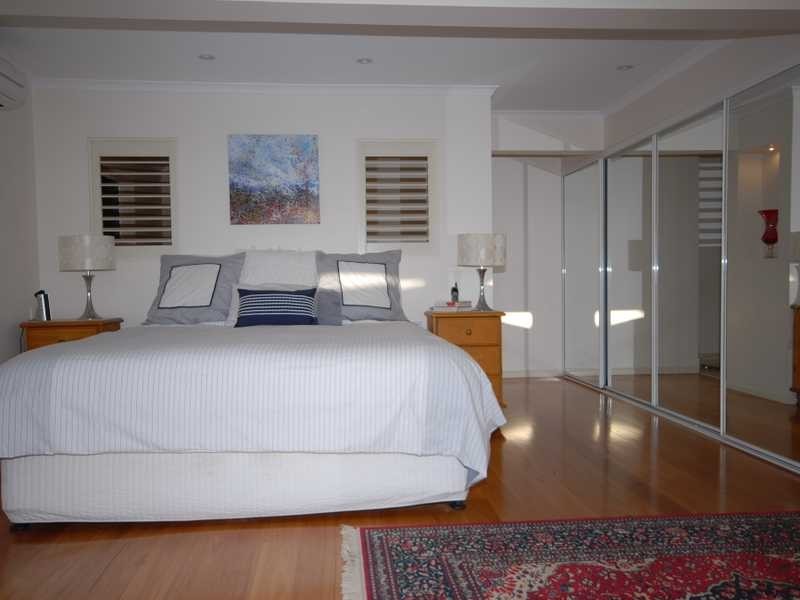 60 Acanthus Ave, Burleigh Heads QLD 4220