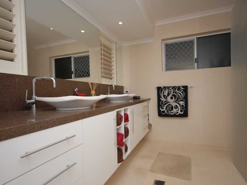 60 Acanthus Ave, Burleigh Heads QLD 4220