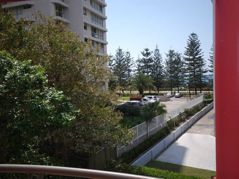 Unit 34/1937 Gold Coast Highway, Burleigh Heads QLD 4220
