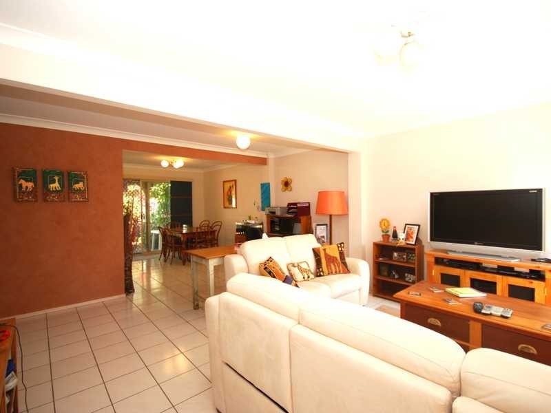 Unit 8/2 Cassowary Drive, Burleigh Waters QLD 4220
