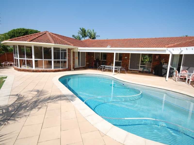 15 Peninsula Court, Mermaid Waters QLD 4218