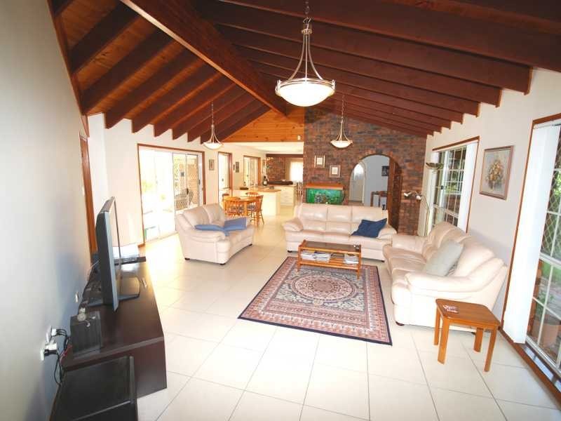 15 Peninsula Court, Mermaid Waters QLD 4218