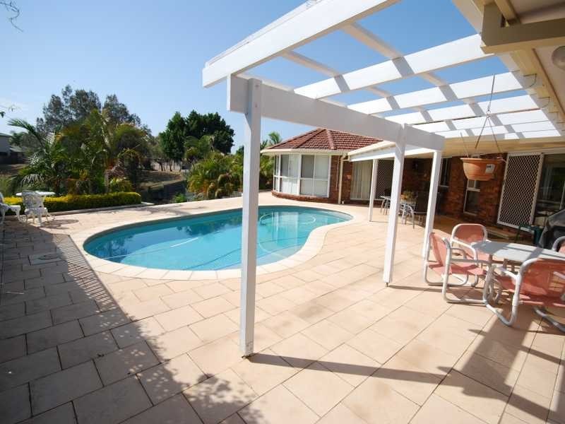 15 Peninsula Court, Mermaid Waters QLD 4218