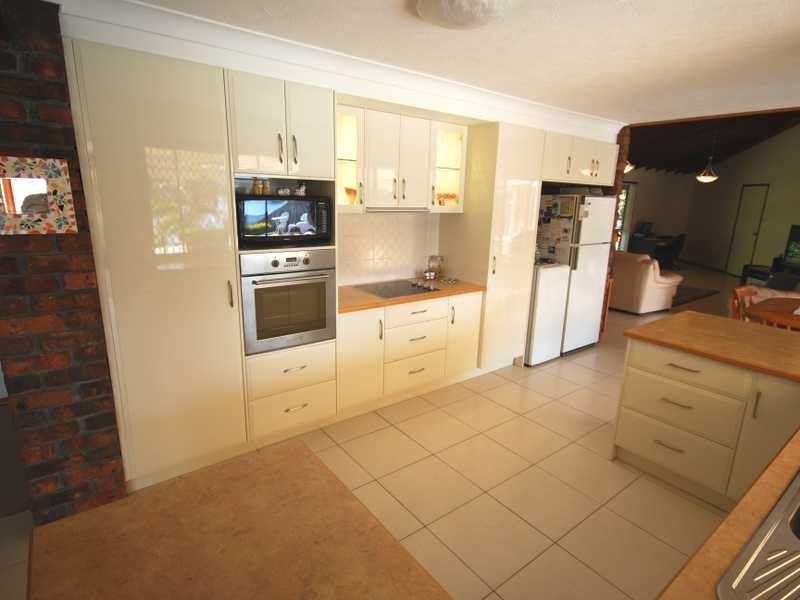 15 Peninsula Court, Mermaid Waters QLD 4218