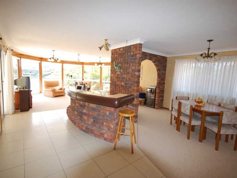 15 Peninsula Court, Mermaid Waters QLD 4218