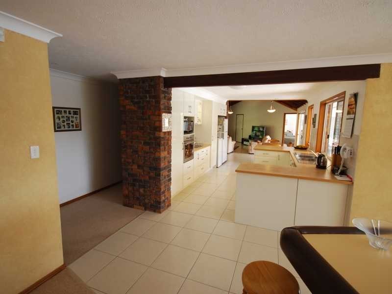 15 Peninsula Court, Mermaid Waters QLD 4218