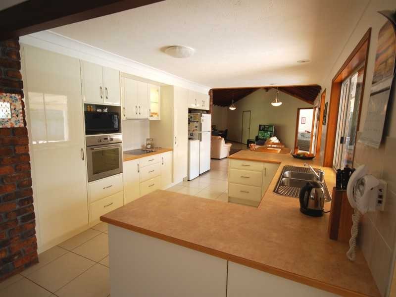 15 Peninsula Court, Mermaid Waters QLD 4218