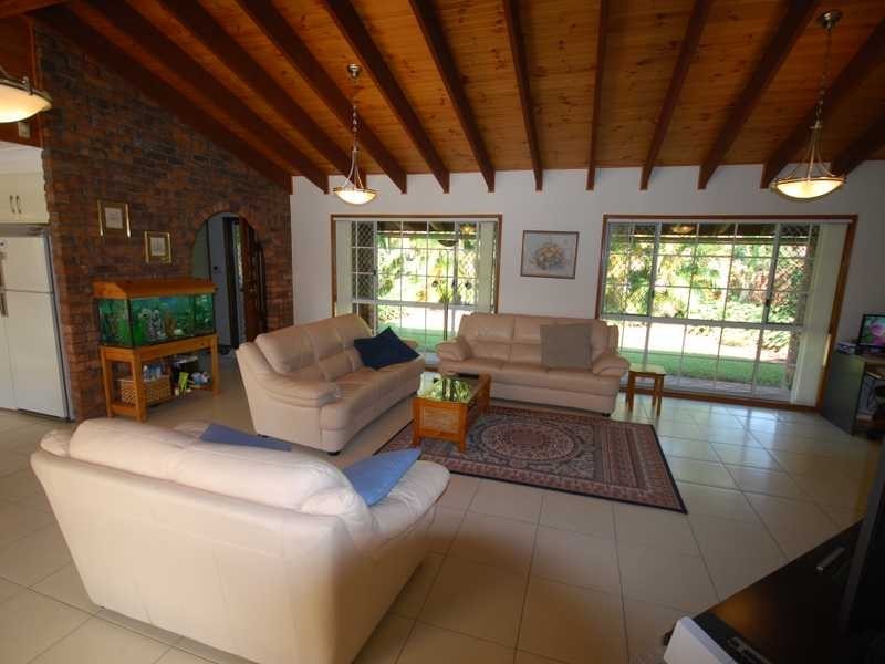 15 Peninsula Court, Mermaid Waters QLD 4218