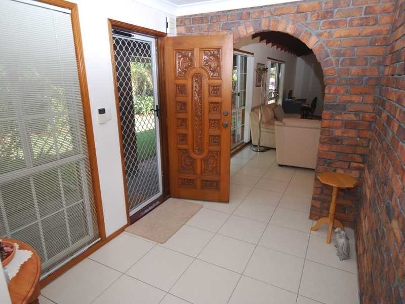 15 Peninsula Court, Mermaid Waters QLD 4218