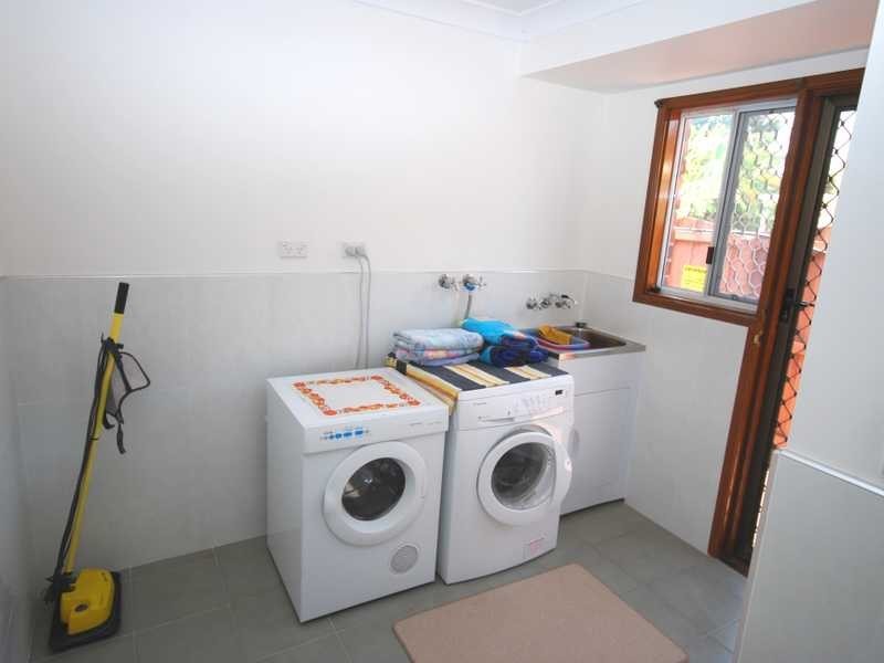 15 Peninsula Court, Mermaid Waters QLD 4218